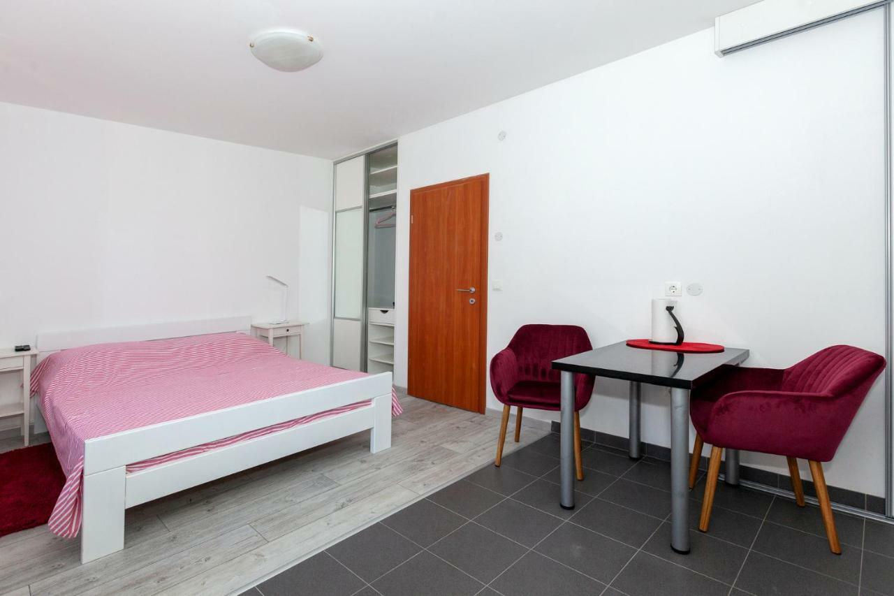 Studio Apartment Toma Split Exterior foto